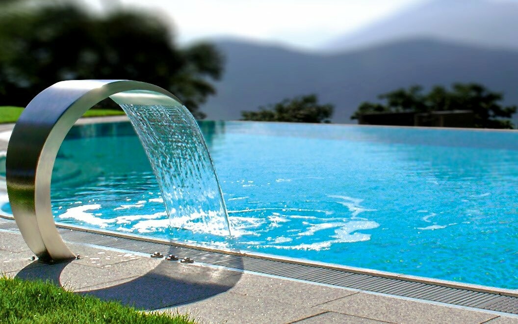 Водопад для бассейна – отличный способ совместить приятное с полезным