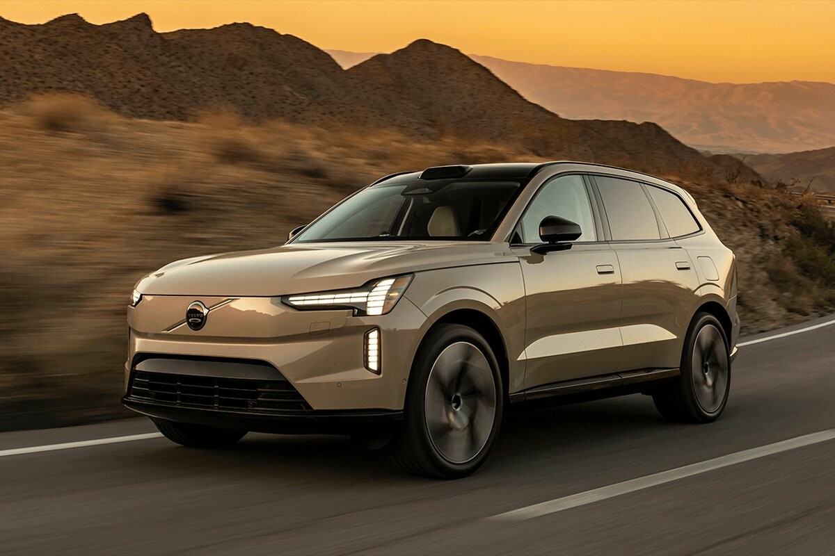 Зарядка Volvo EX90 в Україні: де, як і скільки часу це займає