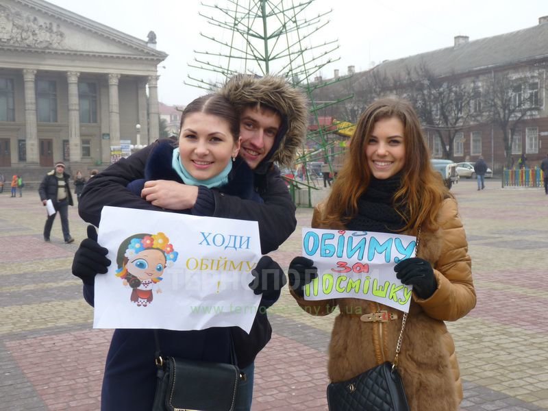 Всесвітня акція обіймів заполонила Тернопіль (фото) (фото) - фото 1