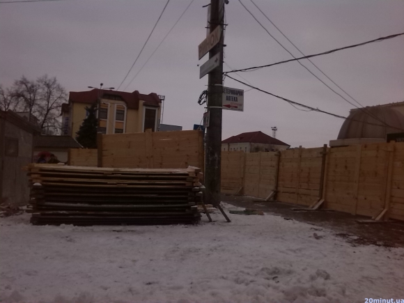 Тернополяни протестують проти будівництва торгового центру на території Привокзального майдану (фото) (фото) - фото 1