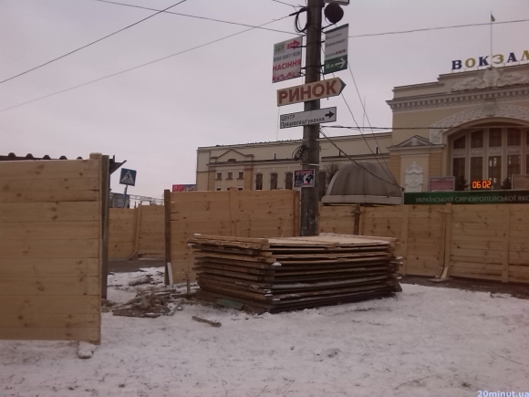 Тернополяни протестують проти будівництва торгового центру на території Привокзального майдану (фото) (фото) - фото 1