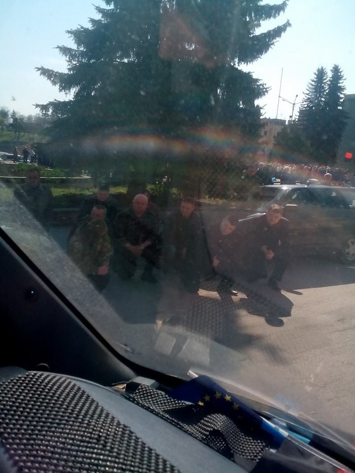 На Тернопільщині прощаються із загиблим бійцем 24-ої бригади (фото) - фото 1