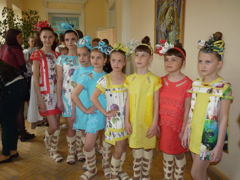 Молоді дизайнери зі всієї України презентували свої колекції у Тернополі (фото) (фото) - фото 1