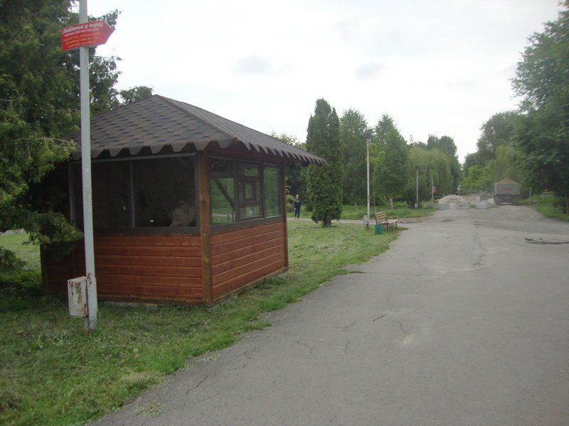 У Тернополі немов з-під землі ростуть незаконно встановленні кіоски (фото) (фото) - фото 1