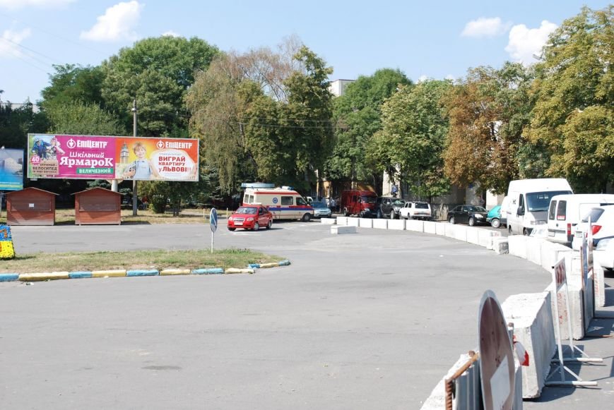 У Тернополі реконструкція площі Героїв Євромайдану заважає медикам працювати (фото) (фото) - фото 1