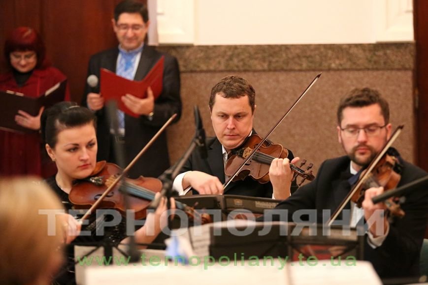 У Тернополі Муніципальний Галицький оркестр влаштував справжнє свято для подорожуючих (фото) (фото) - фото 1